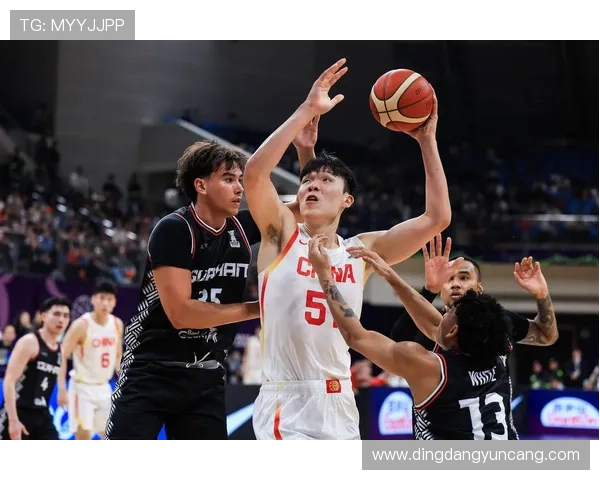 中国男篮备战世界杯新阵容亮相 多名新星崭露头角备受期待