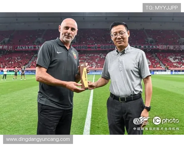 哈德斯菲尔德俱乐部宣布新任主教练上任球队未来发展方向引关注